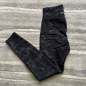 Alphalete Surface Path Wrap Leggings Camo sz Med
